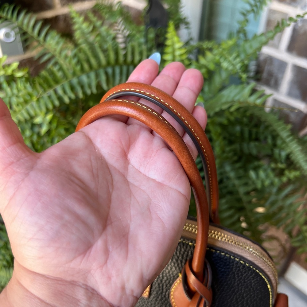 ‼️SOLD‼️ Dooney & Bourke Black and Brown Leather Satchel - Picture 3 of 9